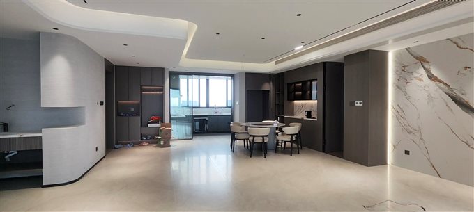 花样年带车位豪装未入住172平530万