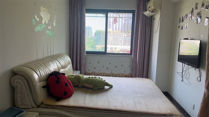 富丽湾6楼70平方精装修56万直接