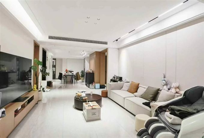 金地鸿悦楼层佳138.1平275万精装