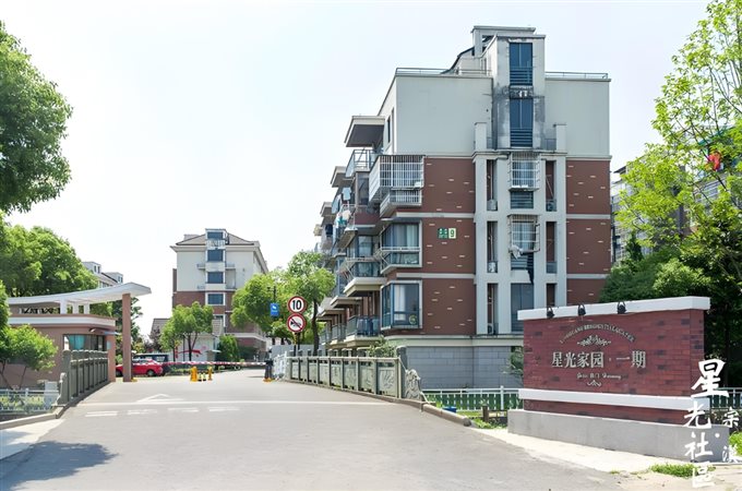 单价7300/平的星光家园朝南三间钥匙在