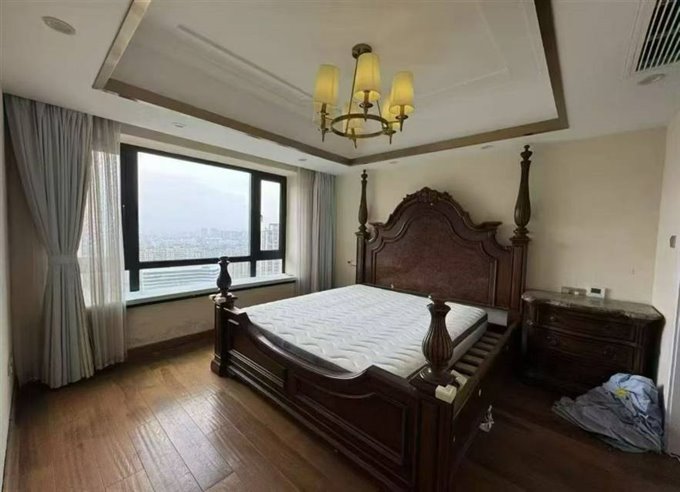 金地鸿悦169平中上层精装两年245万