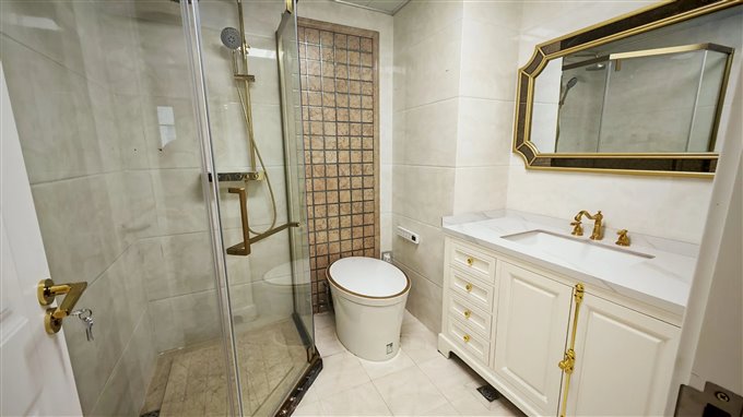 金水湾  精装未住过140平235.8万