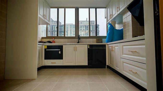 金水湾  精装未住过140平235.8万