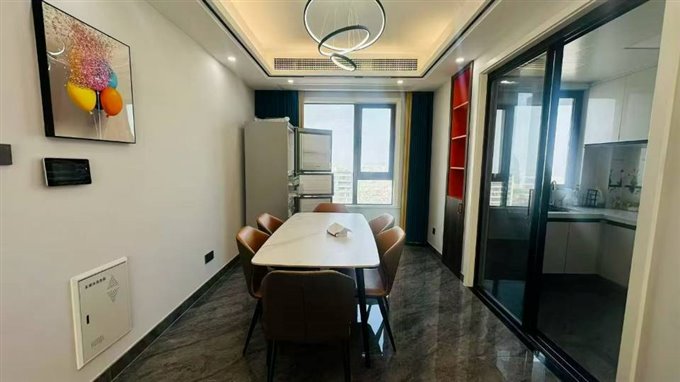 吾悦华府131平三室二卫精装带车位