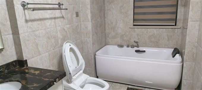 保利一期君悦湾135.8平精135.8万