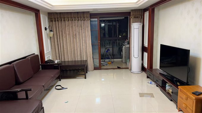 白金湾中层二室二卫3000元/月