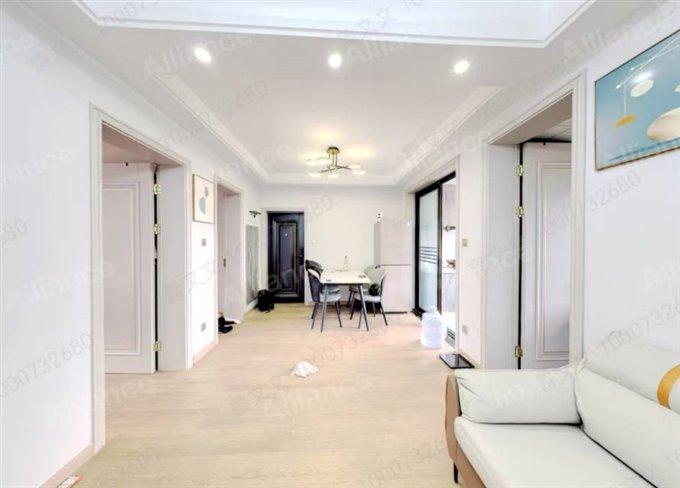 园丁新村三楼精装74平架空层一间