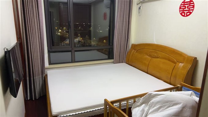 白金湾中层二室二卫3000元/月