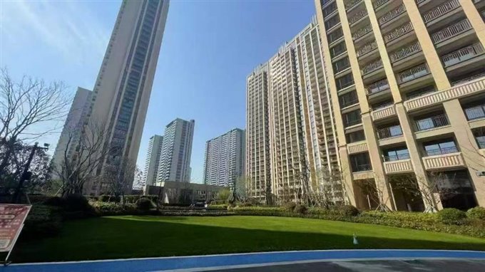 江滨江景苑 小区双泳池 134平