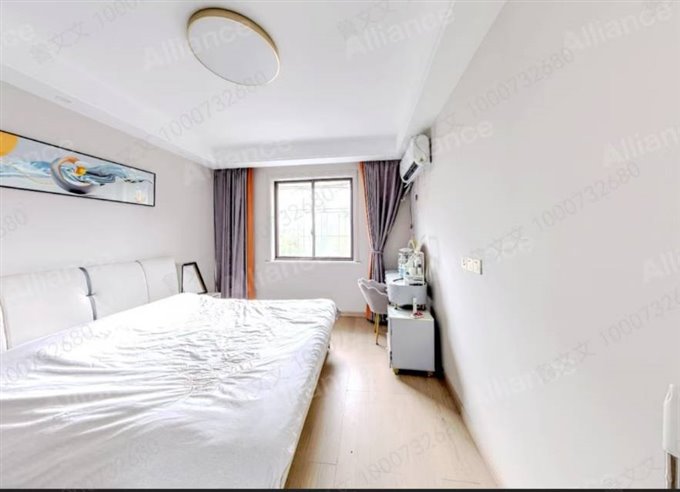 园丁新村三楼精装74平架空层一间