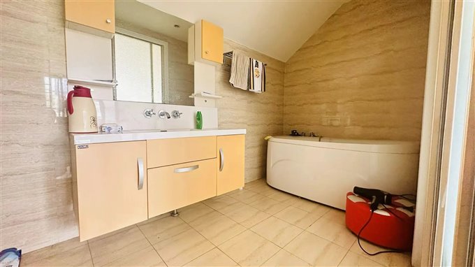 天和家园西区   车位杂物间