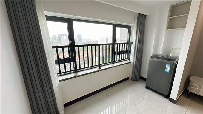 广宇大厦精装两室loft 拎包入住