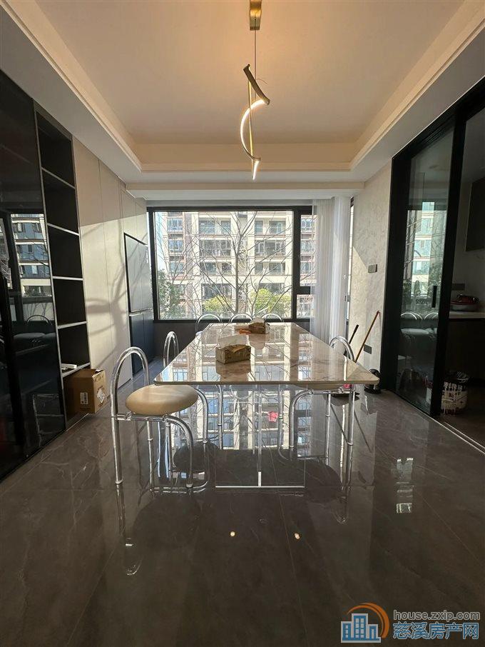 洋房天铂佳苑132平精装带车位160万