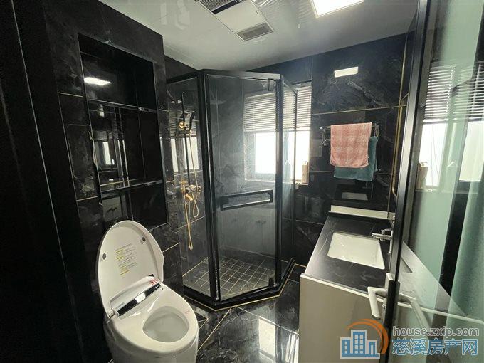 悦华府精装 东边套 采光无影响