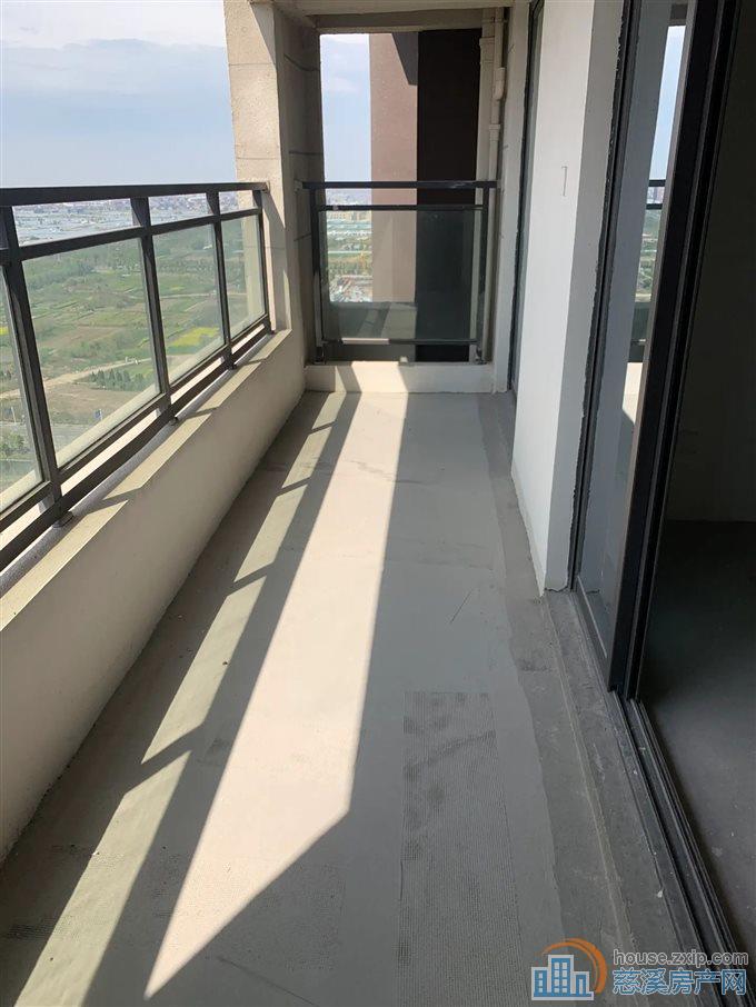 红星天铂佳苑  全新毛坯 四房