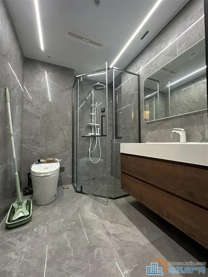 洋房天铂佳苑132平精装带车位160万