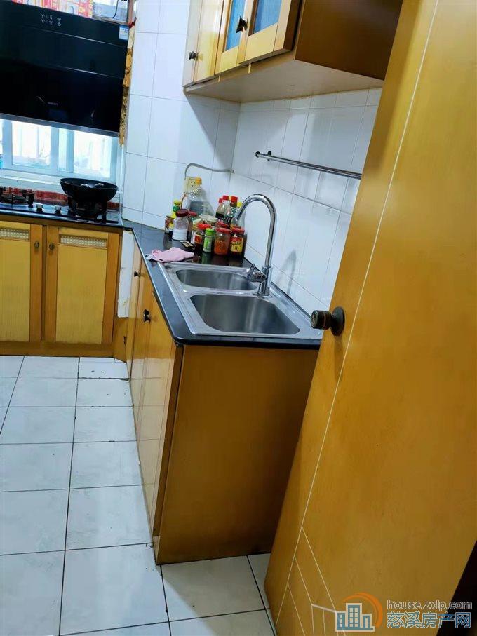 南胜苑5楼精装修162平125万直接