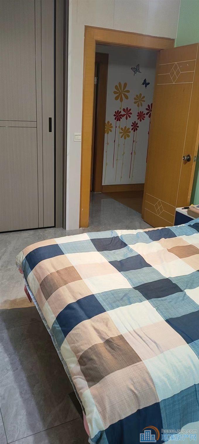 南胜苑5楼精装修162平125万直接