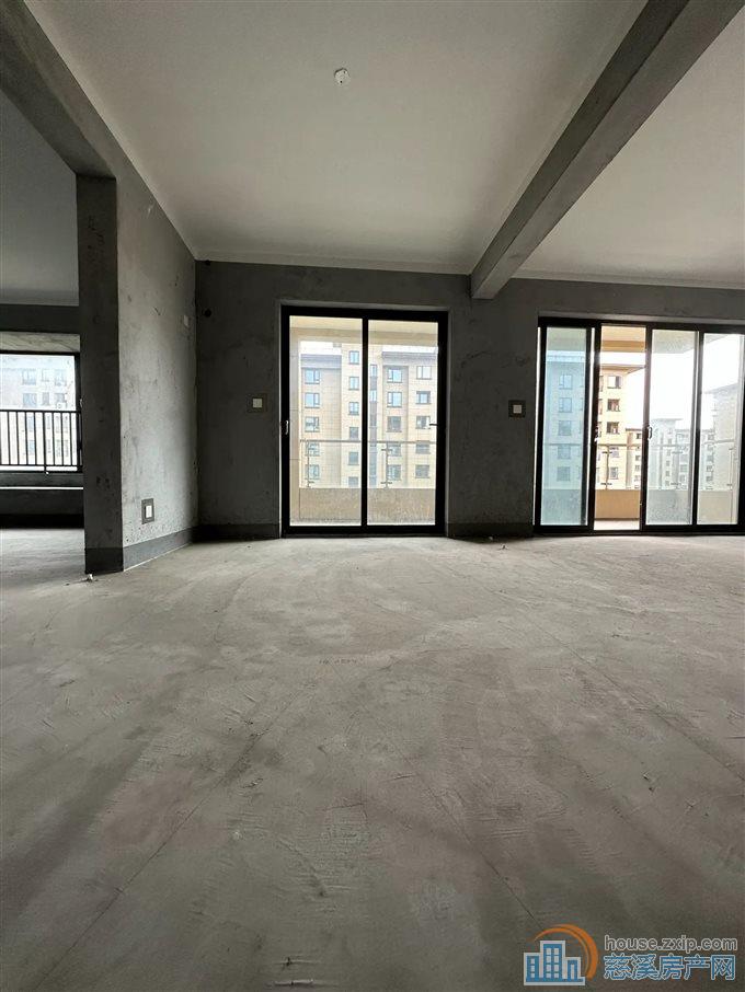 城北高铁版块佳洲锦苑137平有车位四房