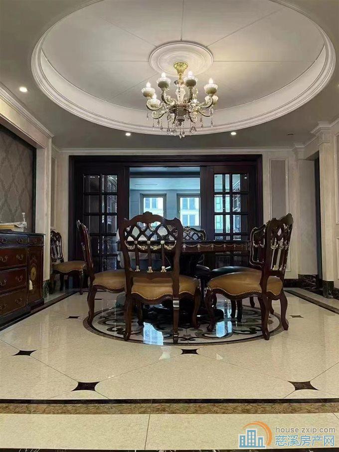 太子湾洋房7楼253平2只车位608万