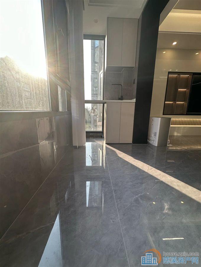 洋房天铂佳苑132平精装带车位160万