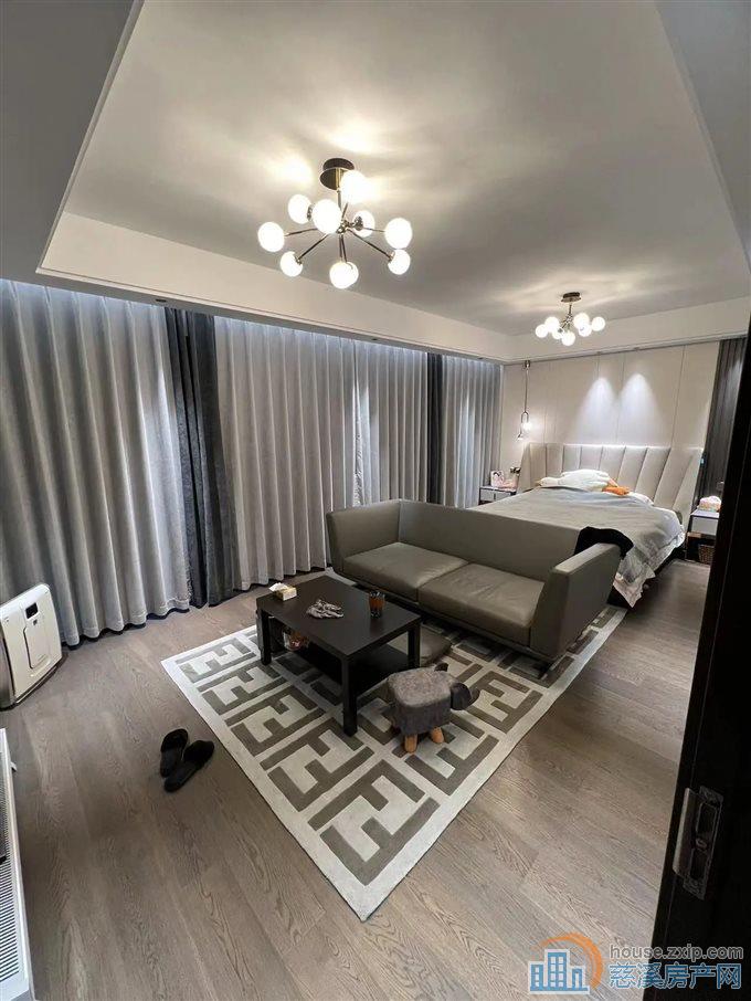 珑玥府精装修179平398万中叠