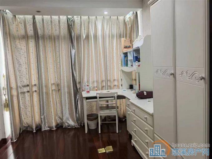 东方明珠3复4叠墅精装4500元直