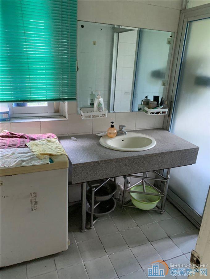 虞波北园3楼110平老装修86万直接