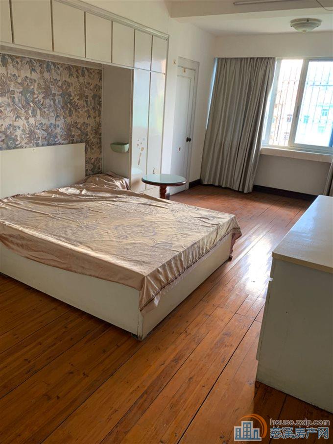 虞波北园3楼110平老装修86万直接