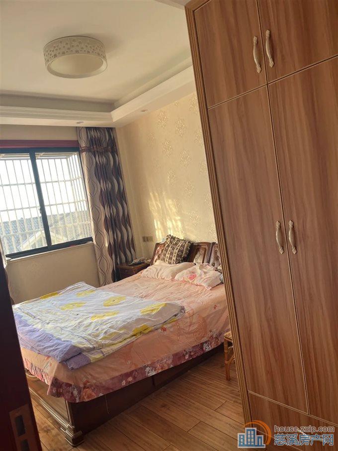 兴隆苑带车位杂物间精装修122平150万