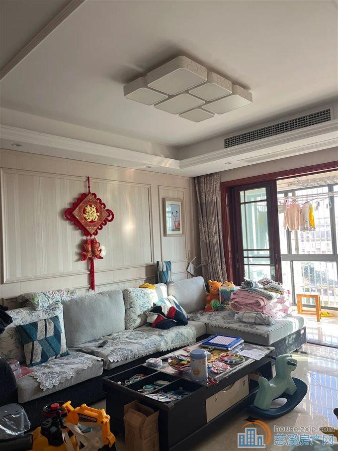 兴隆苑带车位杂物间精装修122平150万