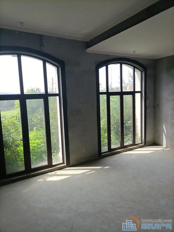 峙山庄园别墅 带2个车位 目前可改名