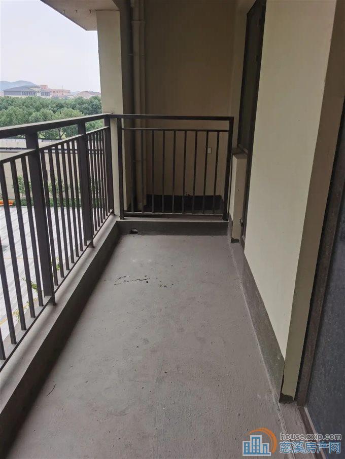 梧桐府 毛坯 143平方172万 带车位