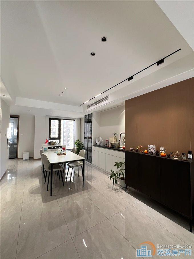 金地鸿悦精装三室138平品牌家电得房率高