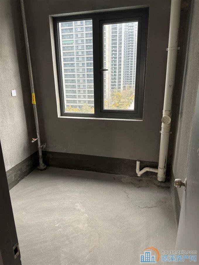 中交玉宸园131平245万绿城物业