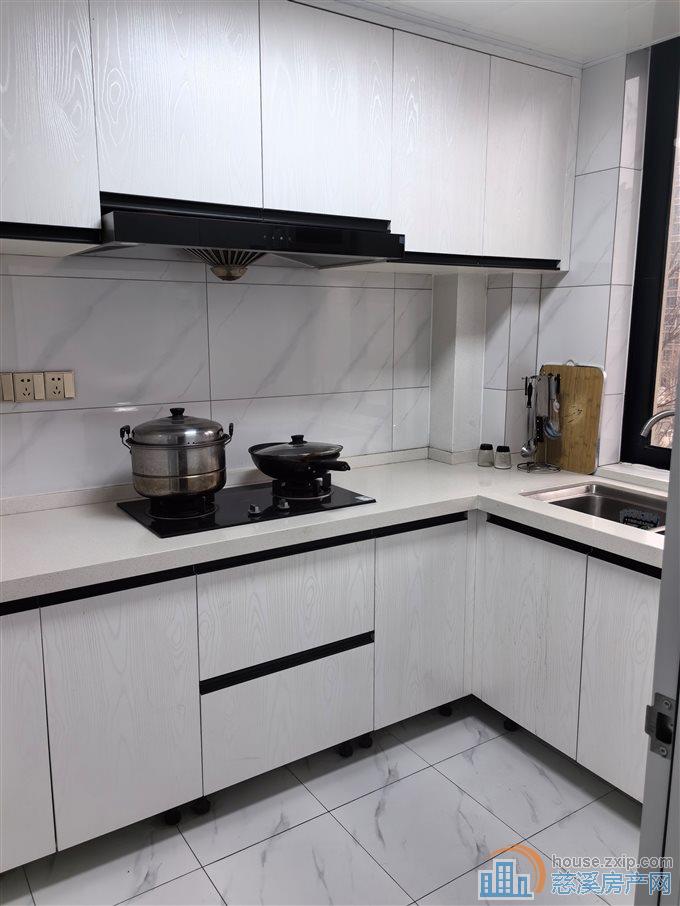 新潮塘南苑161平精装四室送车位175万