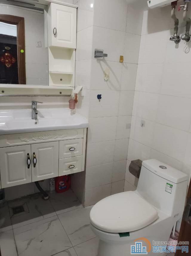 中凯华庭10楼东边套57平精装57万直