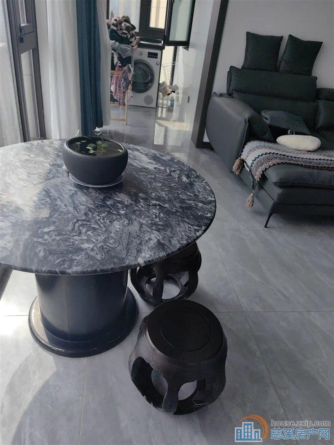 江滨之城138平210万带车位