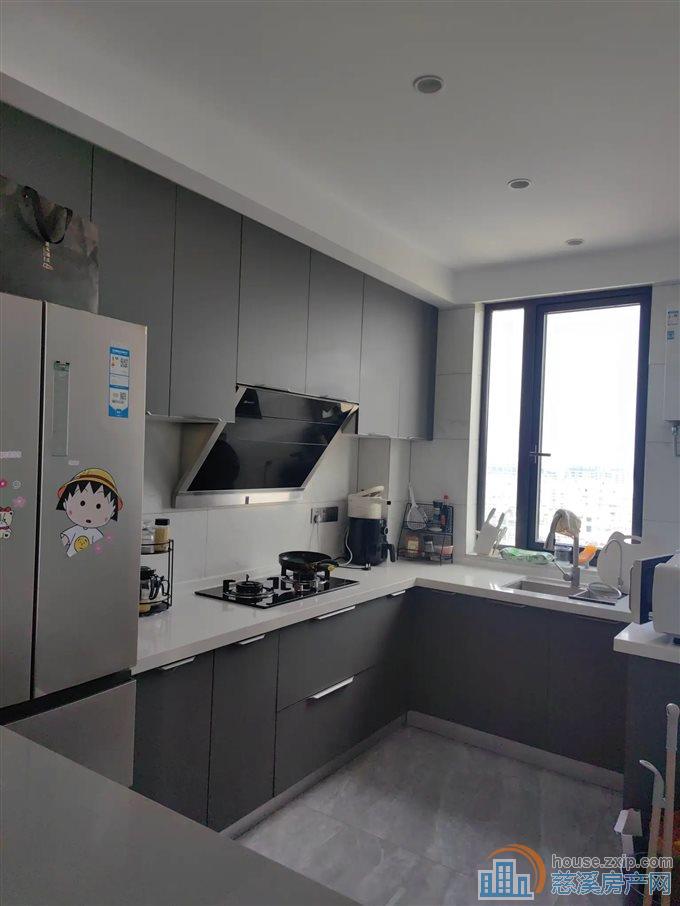 江滨之城138平210万带车位