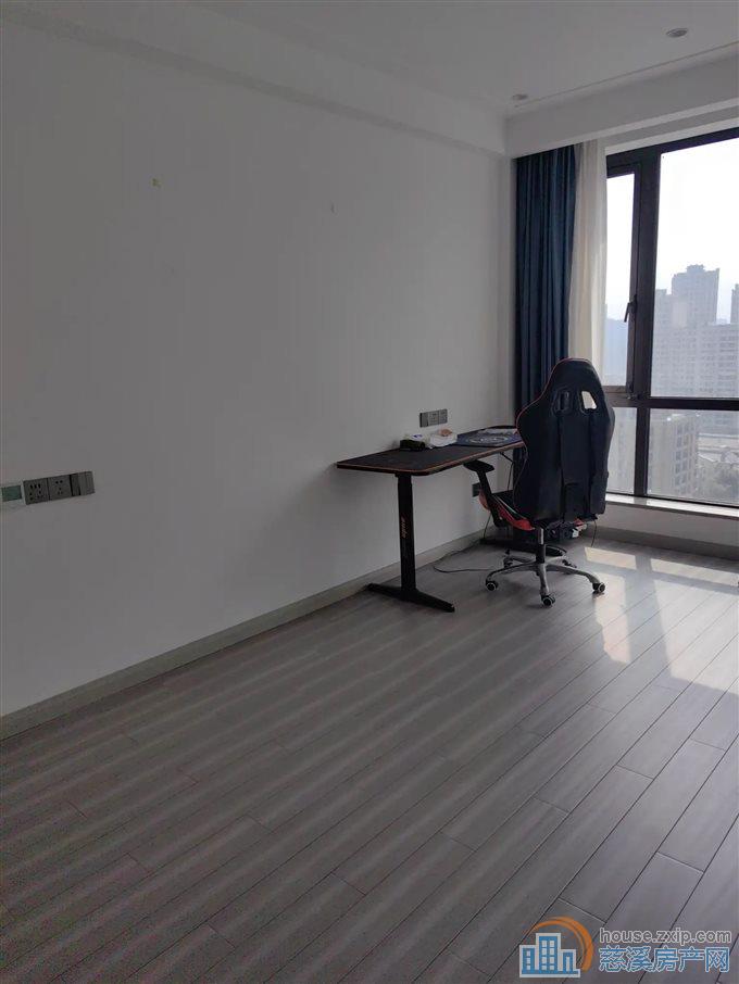 江滨之城138平210万带车位