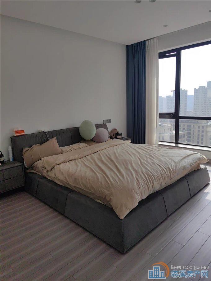 江滨之城138平210万带车位