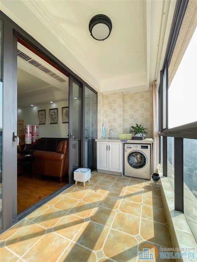 绿城诚园 精装保养好 有车位 楼栋位置好