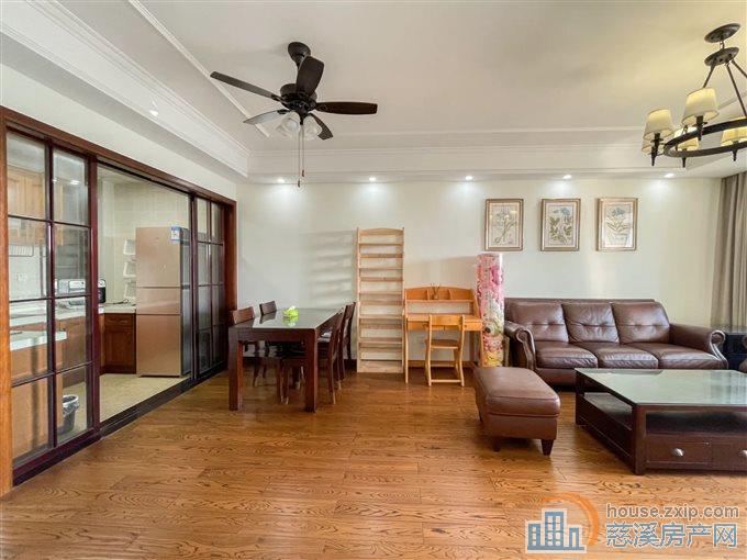 绿城诚园 精装保养好 有车位 楼栋位置好