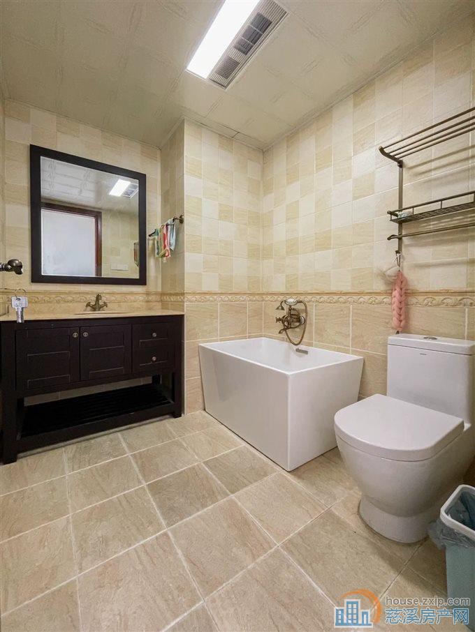 绿城诚园 精装保养好 有车位 楼栋位置好