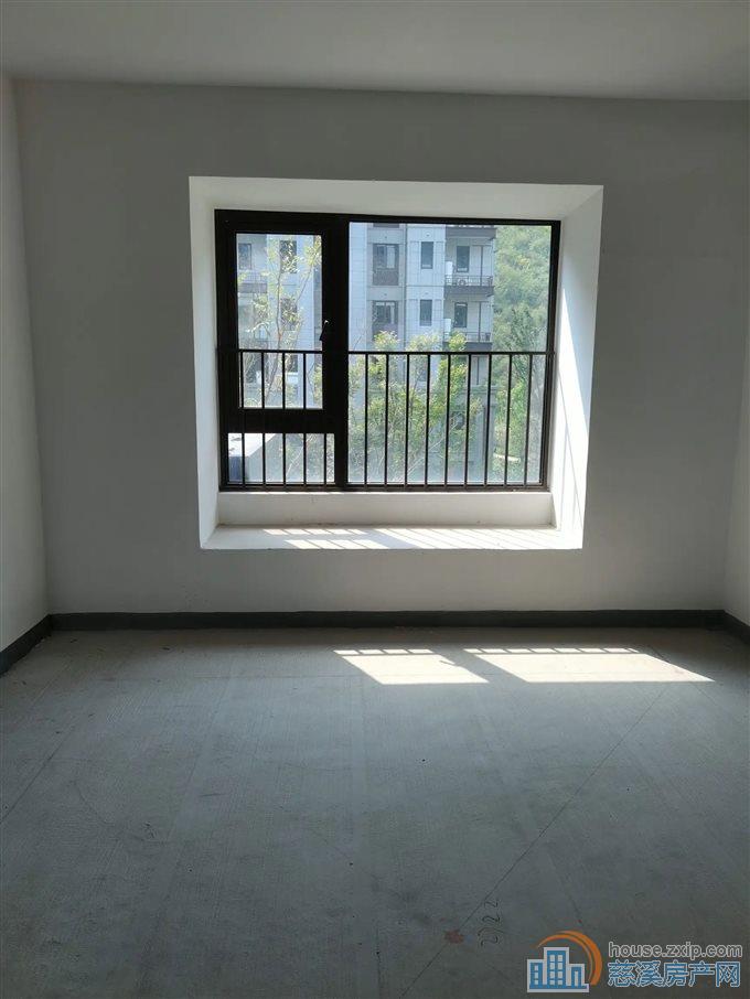 保利银杏小镇 电梯洋房141平163万