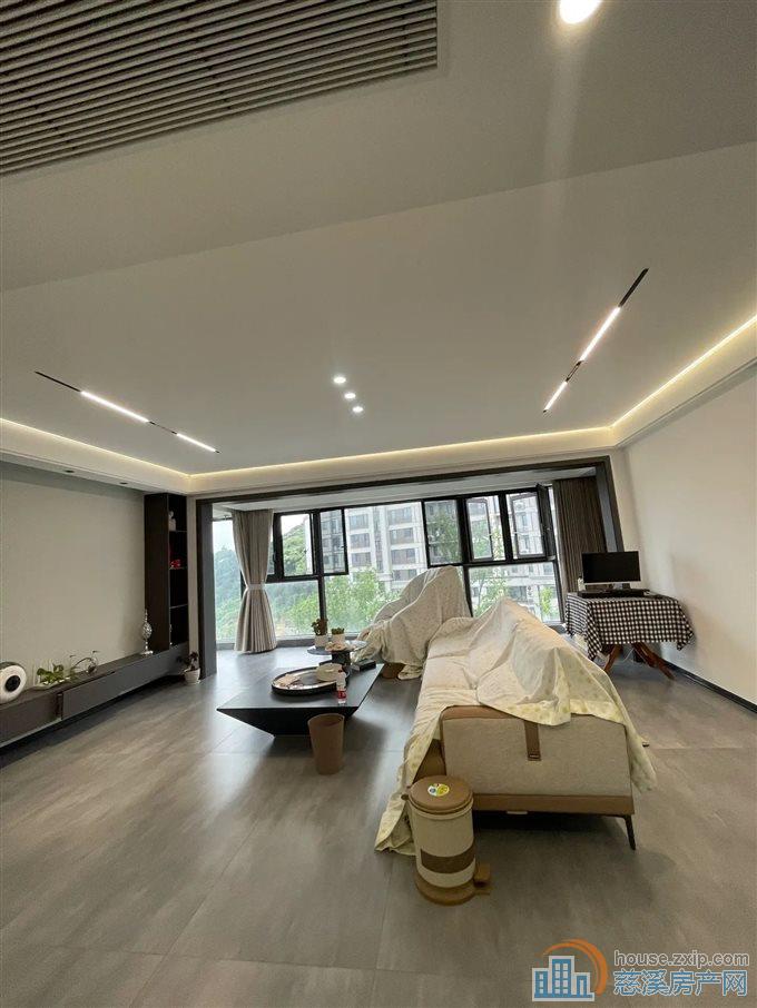 保利银杏小镇 精装修 带车位 阳光无在读