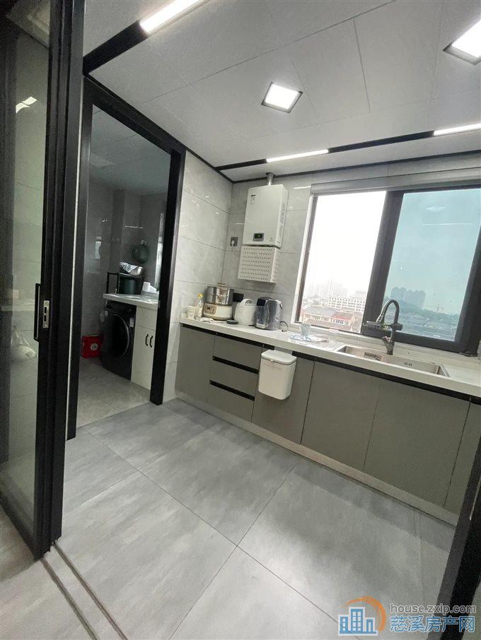 保利银杏小镇 精装修 带车位 阳光无在读