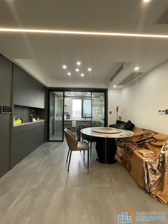 保利银杏小镇 精装修 带车位 阳光无在读