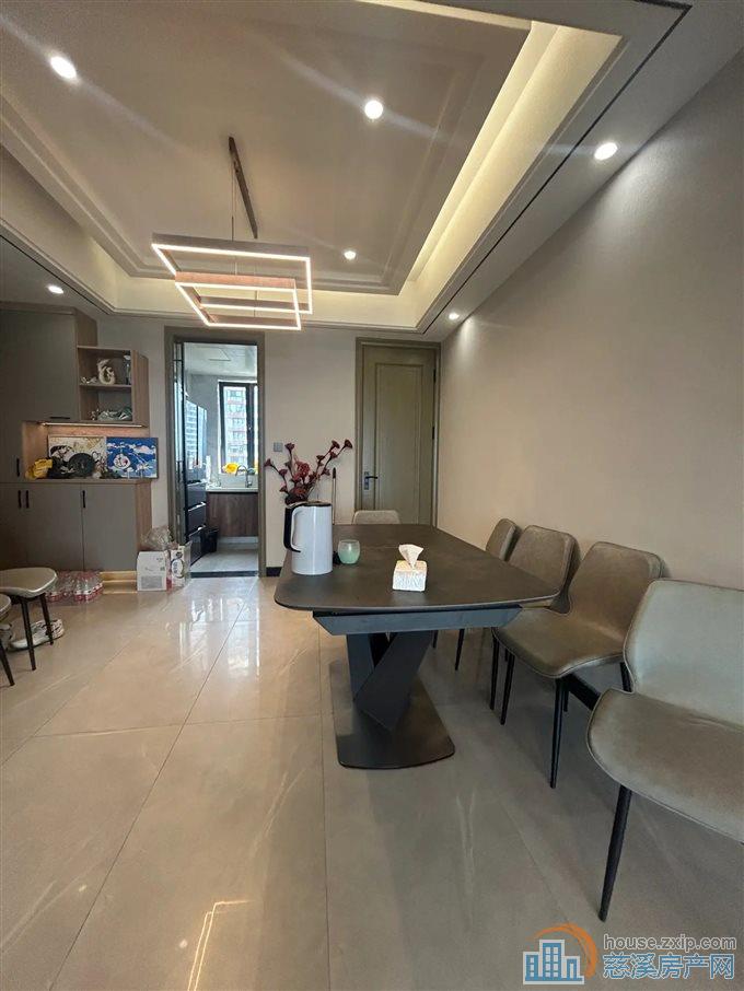 悦城玖号花园 现代精装 楼层好 东边套