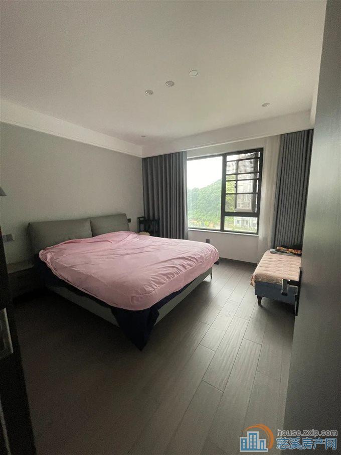 保利银杏小镇 精装修 带车位 阳光无在读